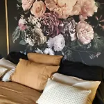 Maison De La Comtesse Bed & Breakfast