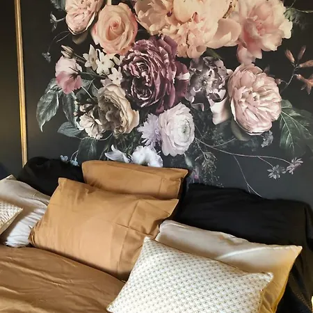 Maison De La Comtesse Bed & Breakfast