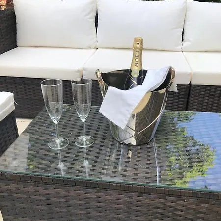 Maison De La Comtesse Bed & Breakfast