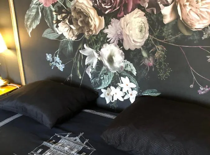 Maison De La Comtesse 3*