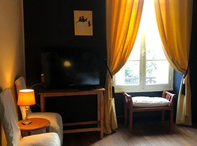 Maison De La Comtesse Bed & Breakfast Cosne-d'Allier