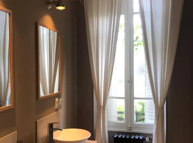 Maison De La Comtesse Bed & Breakfast Cosne-d'Allier