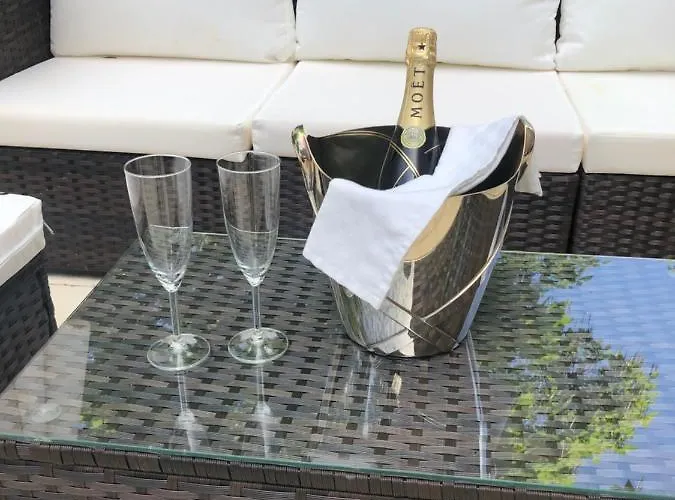 Maison De La Comtesse Bed & Breakfast