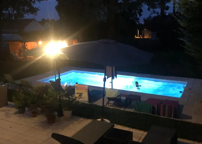 Maison De La Comtesse Bed & Breakfast 3*