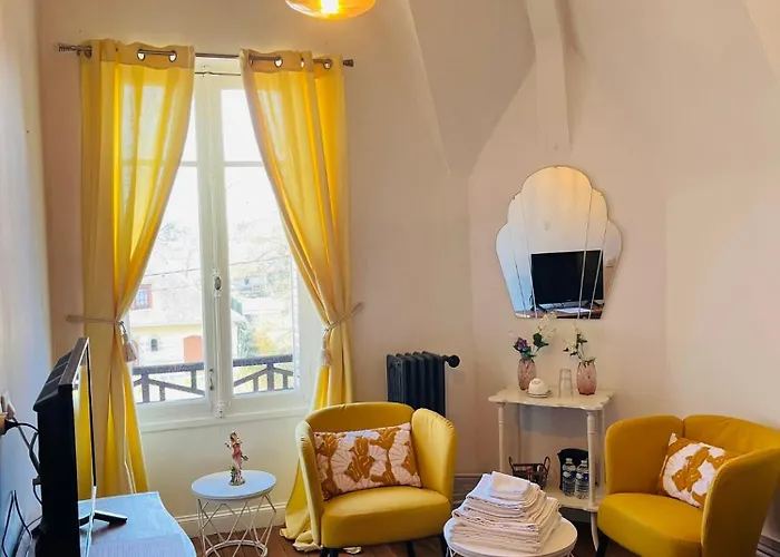 Maison De La Comtesse Bed & Breakfast Cosne-d'Allier